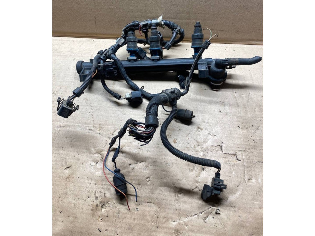 Топливная рампа 037133317N   Volkswagen Golf IV   для двигателя AHW