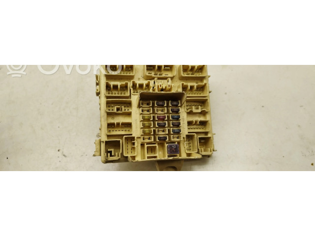 Блок предохранителей 8922153050 Lexus IS 200-300