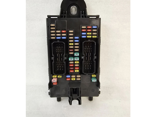 Блок предохранителей 31682732 Volvo S60