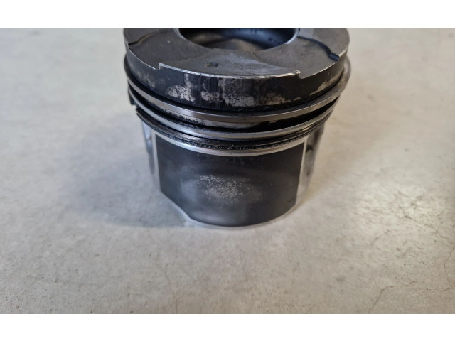 Поршень с шатуном Mitsubishi L200