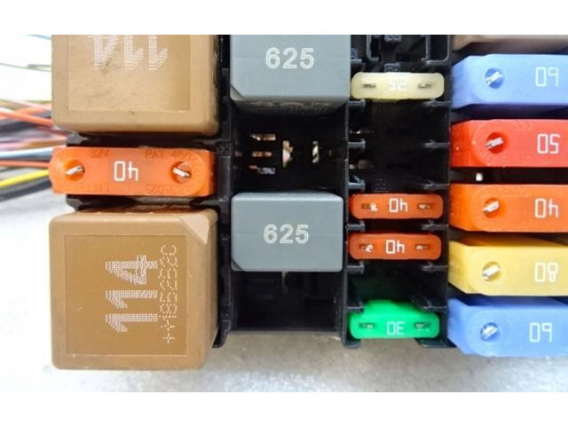 Блок управления двигателем Блок управления 9804848580   Opel Combo E