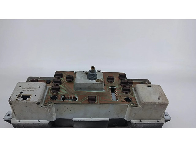 Přístrojová deska Nissan PickUp Y720 1982 11082EJ020003