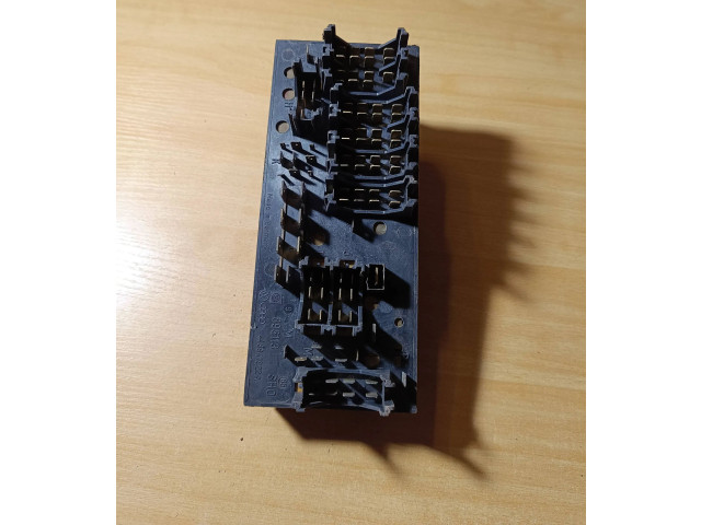 Pojistková skříňka 443941822A, 896113 Audi 80 90 B3 1989