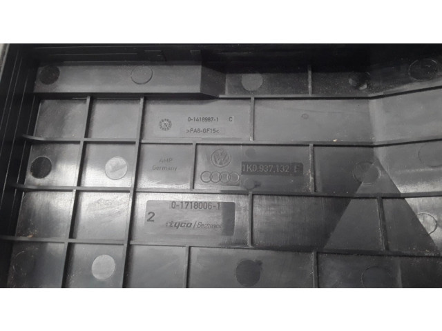 Крышка блока предохранителей 1K0937132F, 017180061 Audi A3 S3 A3 Sportback 8P