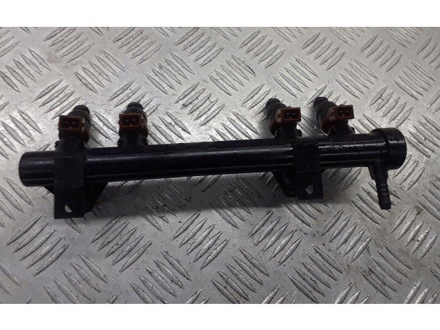 Топливная рампа 047133321J Skoda Fabia Mk1 (6Y)