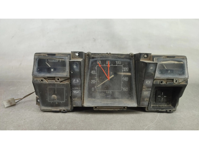 Přístrojová deska Nissan PickUp Y720 1981