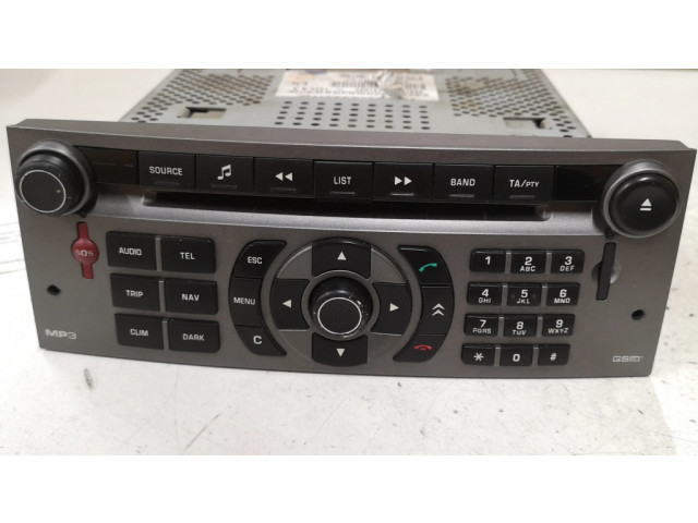 Радио/ проигрыватель CD/DVD / навигация