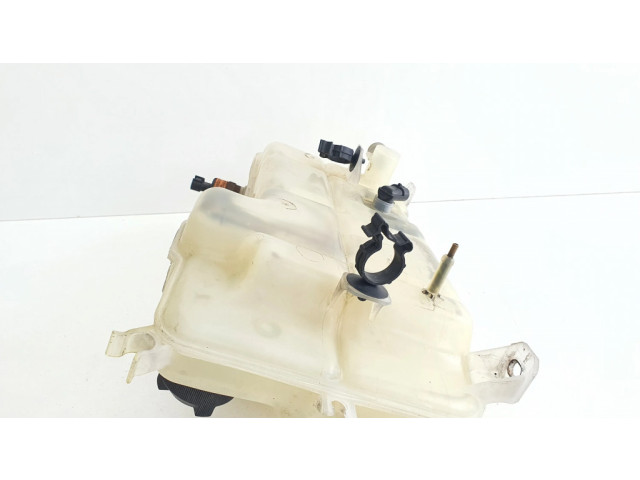 Расширительный бачок охлаждающей жидкости    