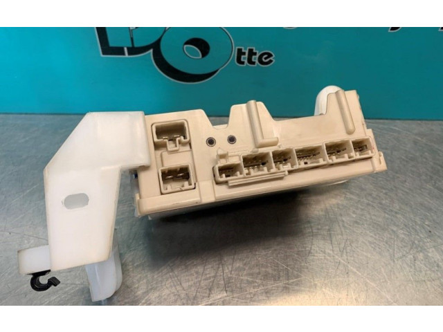 Блок предохранителей  827300H030A, 827300H030   Peugeot 108    