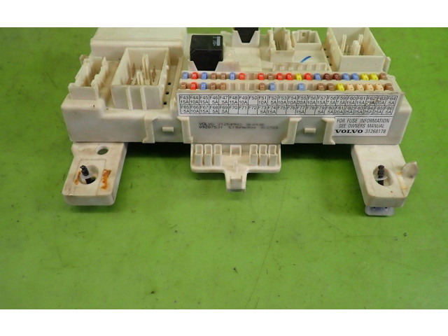 Ящик предохранителей (комплект) 31268178   Volvo V50