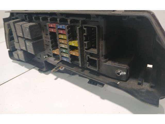 Блок предохранителей  9494210   Volvo XC90    