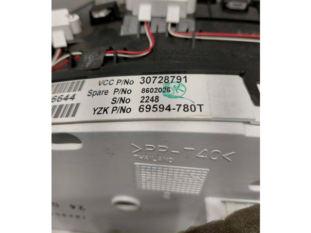 Панель приборов 30728791, 8602026   Volvo V70       