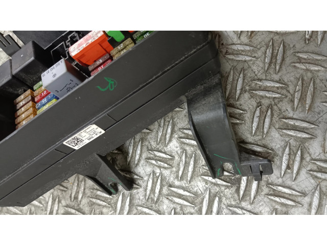 Блок предохранителей    Mercedes-Benz R W251    