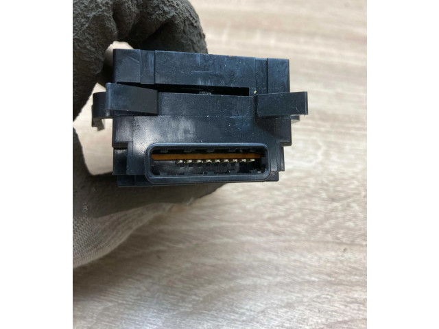 Ручка стеклоочистителей Mitsubishi L200 2006 - 2014 года E532016