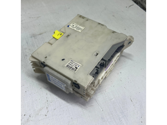 Блок предохранителей 8273053022, 7A260430 Lexus IS 220D-250-350