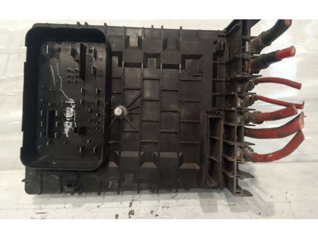 Блок предохранителей 1K0937125A   Volkswagen Jetta V    