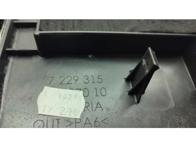 Другая деталь салона