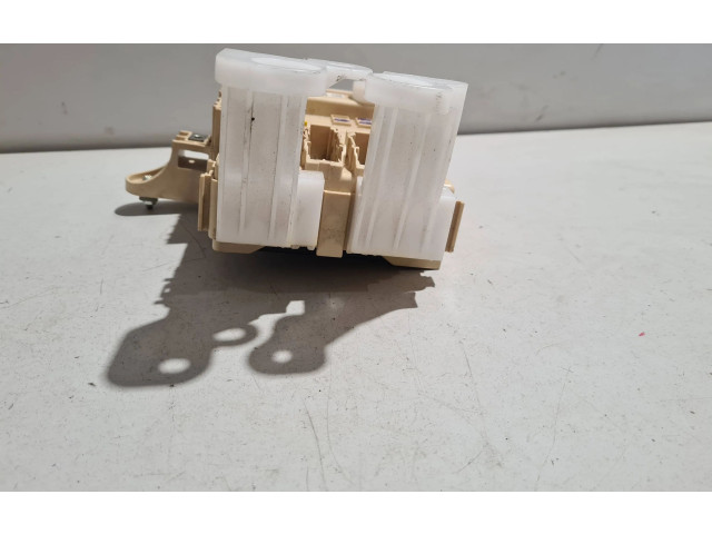 Блок предохранителей 8922178010 Lexus NX