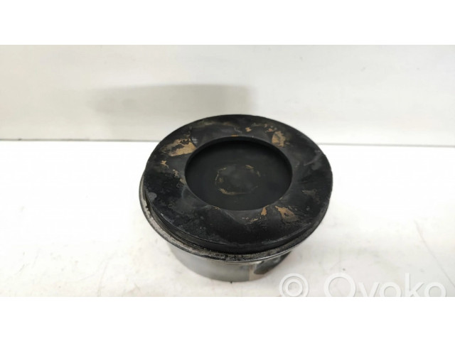 Píst BMW 5 F10 F11 pro naftový motor 2.0 N47D20C