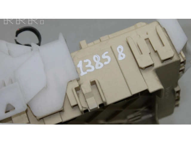 Блок предохранителей 8273012X70A Toyota Auris E180