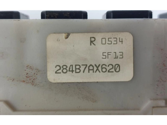 Pojistková skříňka Nissan Micra 2002