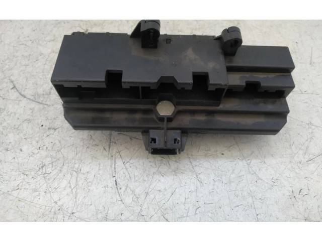 Pojistková skříňka BMW 7 E65 E66 2003