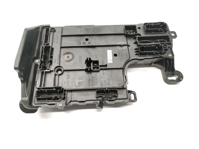 Блок комфорта 1567455-02-D Tesla Model 3