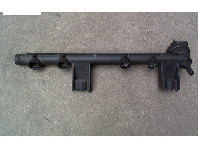 Топливная рампа 7700870914 Renault Twingo I