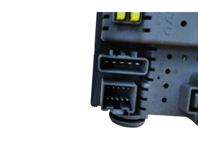 Блок предохранителей 8676391, 12217799 Volvo XC90