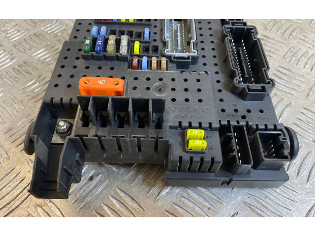 Блок предохранителей 30728512, 28017881   Volvo XC90    