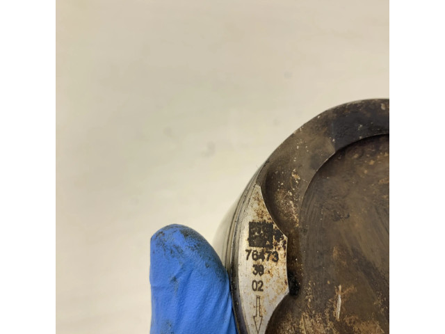 Píst 7647339   BMW 7 F01 F02 F03 F04  pro benzínový motor 4.4 N63 B44 B 