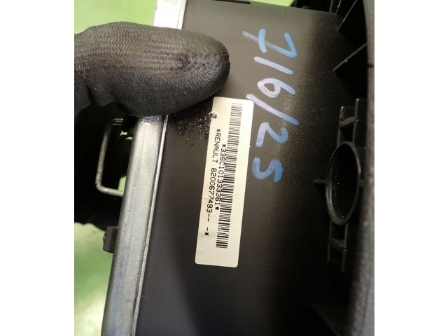 Подушка безопасности водителя 8200677493 Renault Clio III
