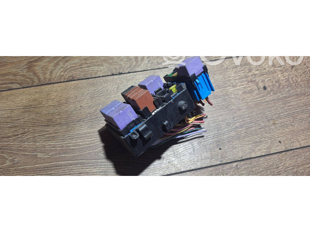 Pojistková skříňka 8200003634 Renault Vel Satis 2004