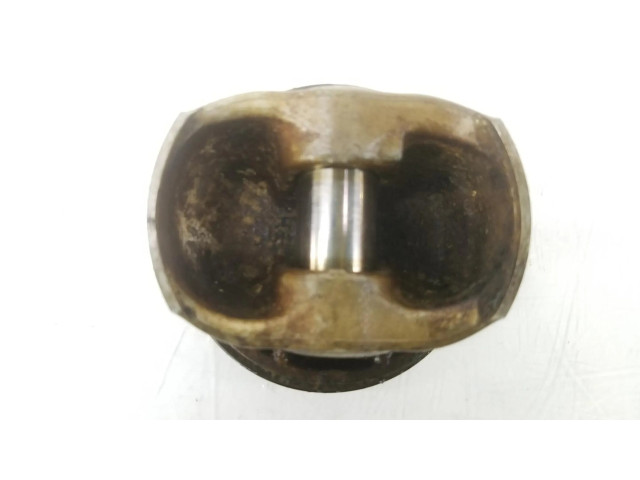 Píst 11257613626 BMW X6 E71 pro benzínový motor 4.4