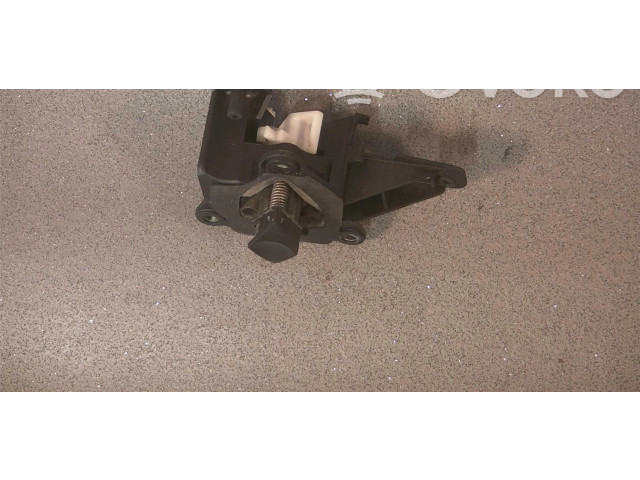 Замок багажника BKL8200447266    Renault Clio III 2005 - 2012 года