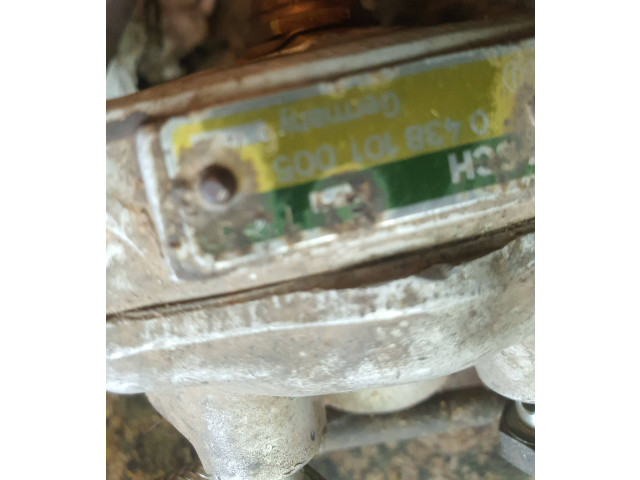 Топливная рампа 0438101005   Audi 80 90 S2 B4  