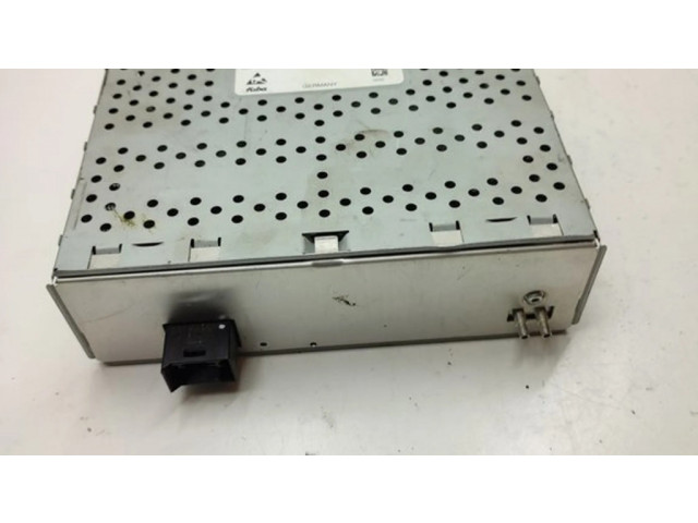 Радио/ проигрыватель CD/DVD / навигация