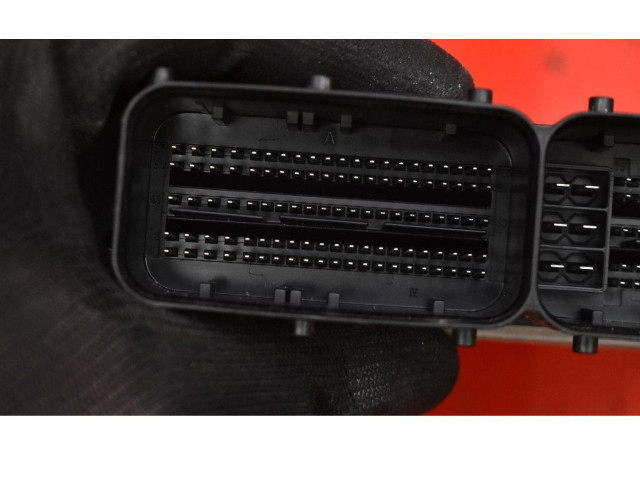 Блок управления двигателем ECU 04L907309P, 04L907309P   Skoda Octavia 985