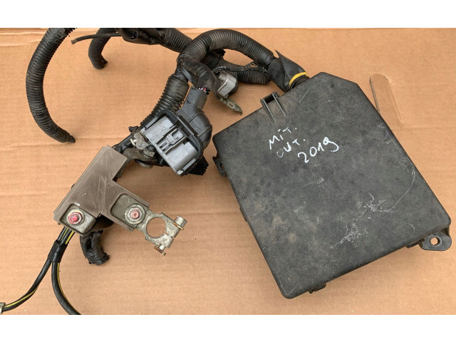 Блок предохранителей Mitsubishi Outlander