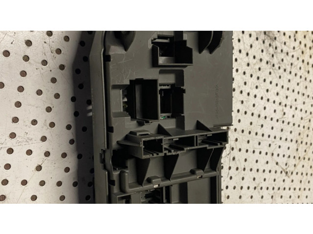 Pojistková skříňka BMW X5 E70 2008