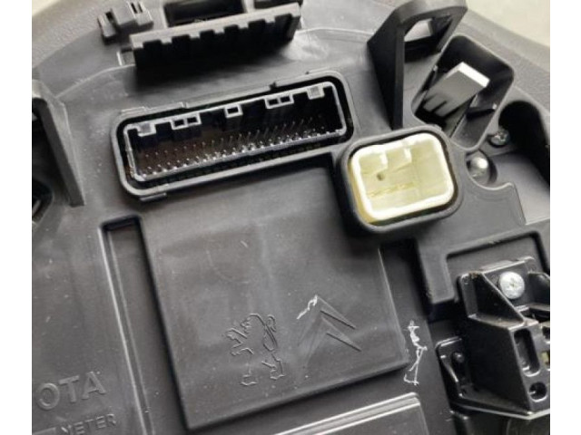 Панель приборов    Peugeot 108       