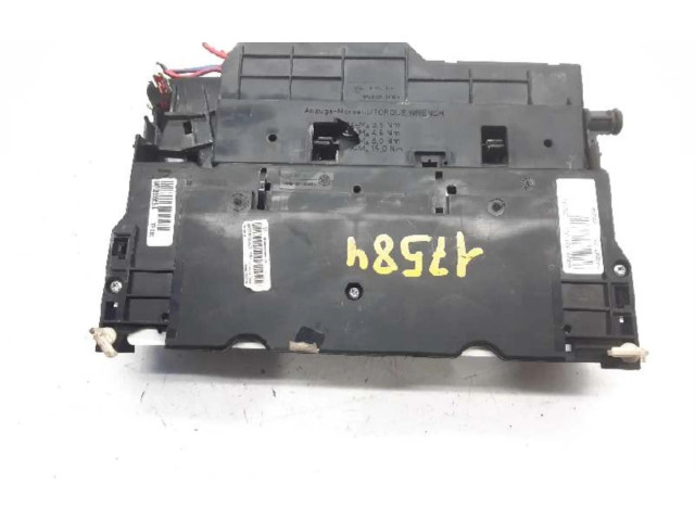 Блок предохранителей 8364542   BMW X3 E83    