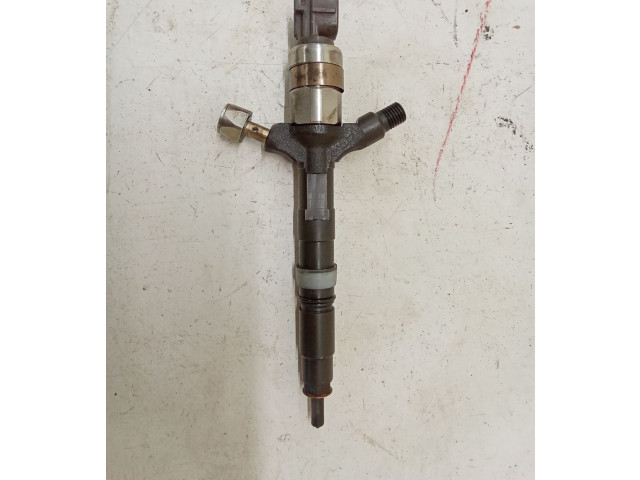 Форсунка 2367030030 Toyota Land Cruiser (HDJ90)