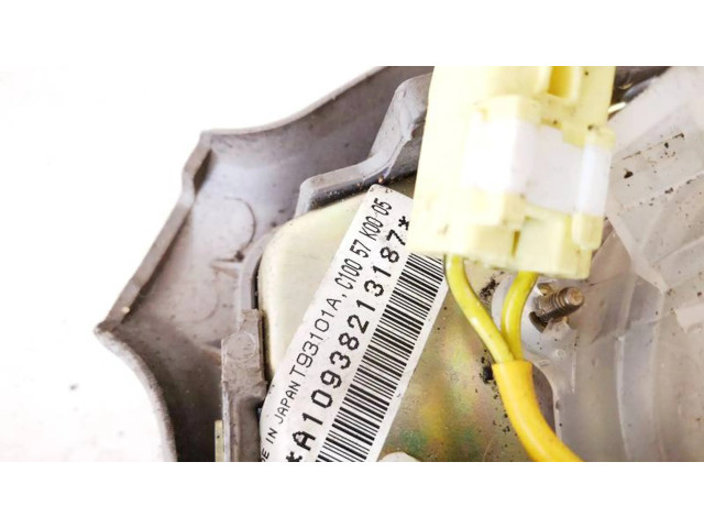 Подушка безопасности водителя c10057k00 Mazda Premacy