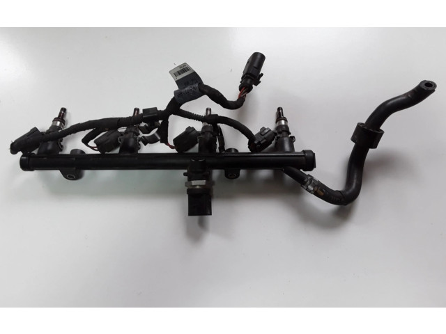 Топливная рампа 06K133681C   Audi TT TTS RS Mk3 8S   для двигателя CJSA