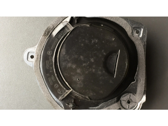 Громкоговоритель (громкоговорители) в задних дверях