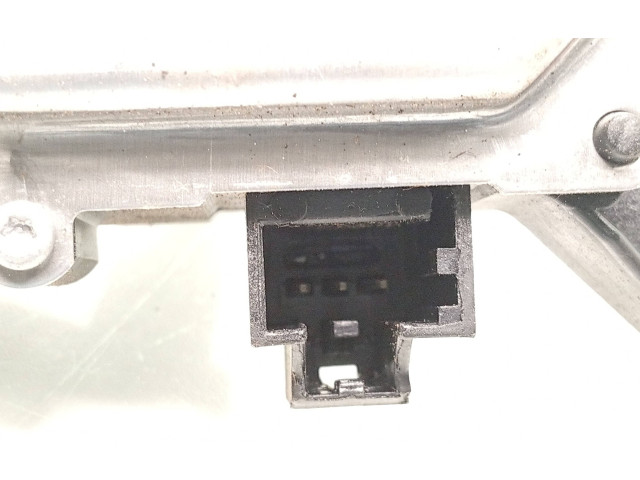 Моторчик заднего дворника 30663891    Volvo V70