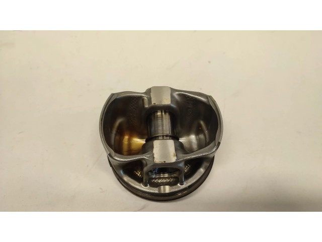 Píst 7846333, 6980708 BMW M3 F80