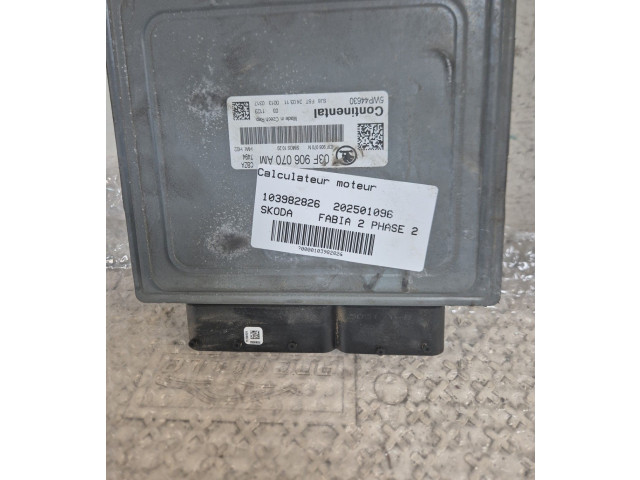 Блок управления двигателя 03F906070KG Skoda Fabia Mk2 (5J)