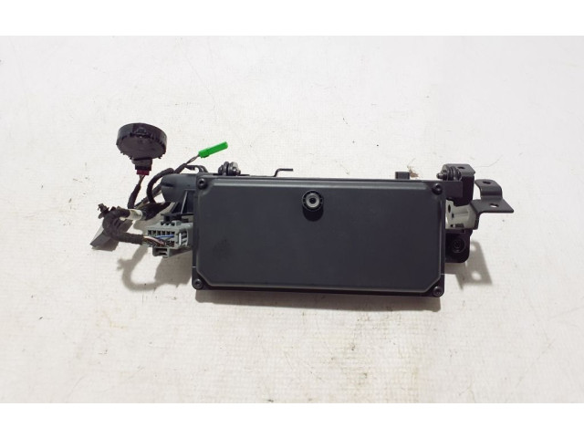 Блок предохранителей 32243277 Volvo S60